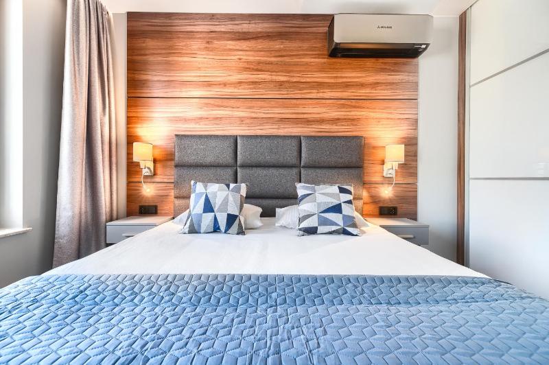 Park Apartment Old Town by Noclegi Renters - image 13