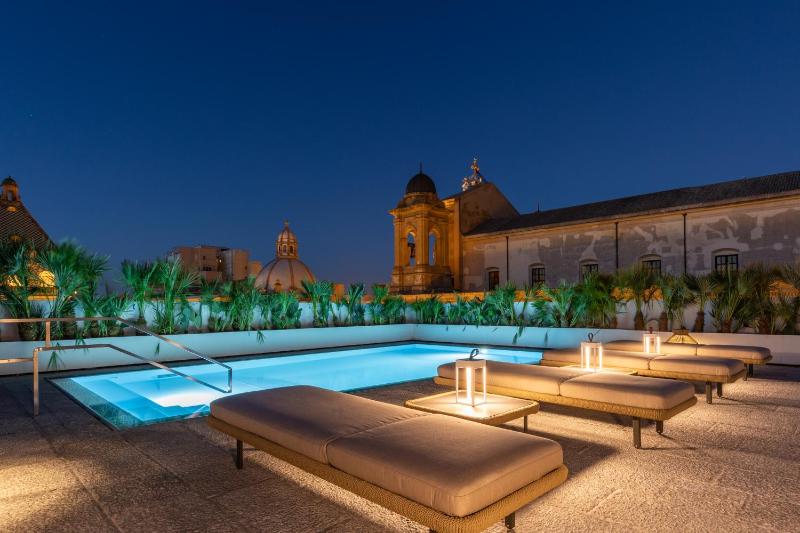 Dome Hotel - image 1