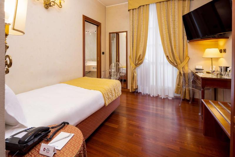Classic Single Room image 4