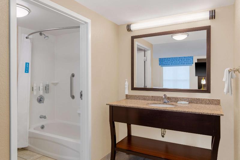 Studio Suite with Two Queen Beds - Non-Smoking image 2