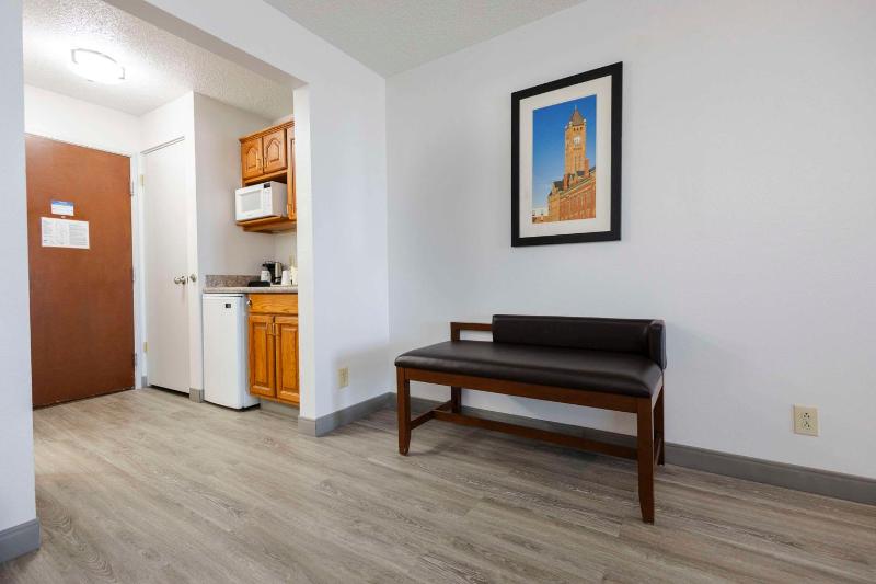 Standard King Suite - Non-Smoking image 4