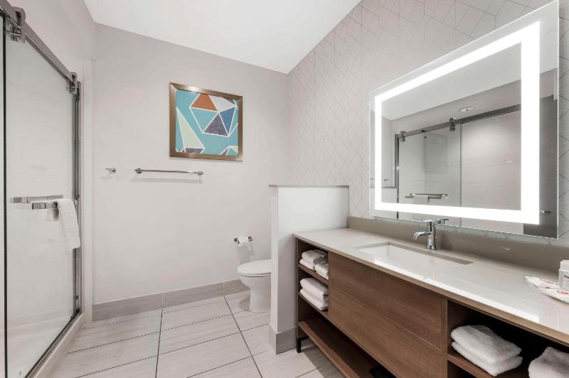 Queen Suite with Two Queen Beds - Non Smoking image 4