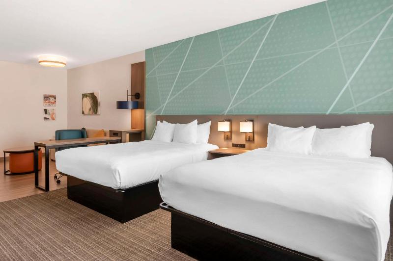 Queen Suite with Two Queen Beds - Non Smoking image 1
