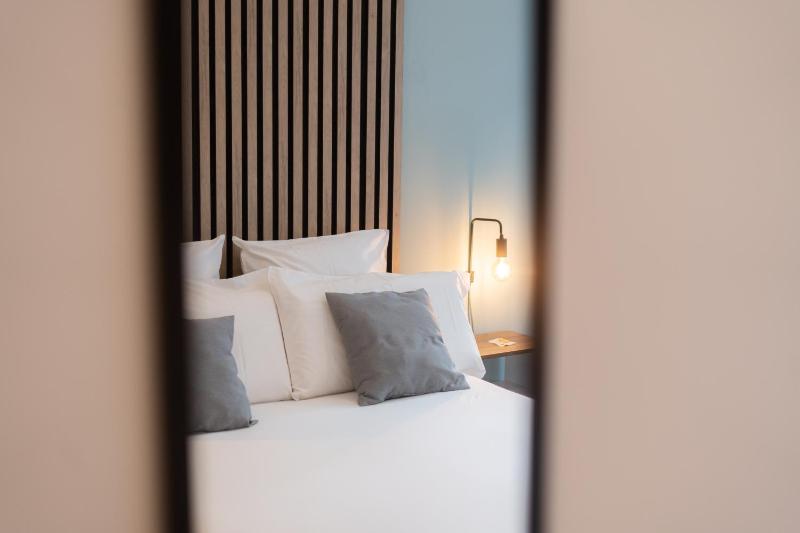 I'M Room Suites Nuevos Ministerios - Bernabeu 'Digital Access' - image 12