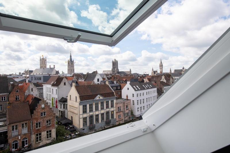 Luxury Double Room with River View image 3