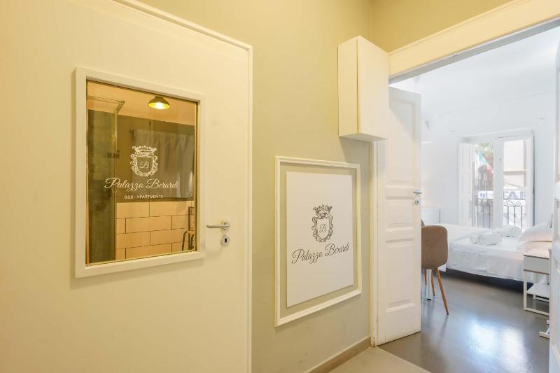 Deluxe Triple Room image 4