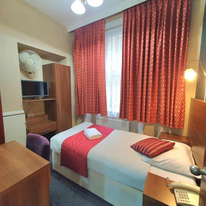 Single Room image 4