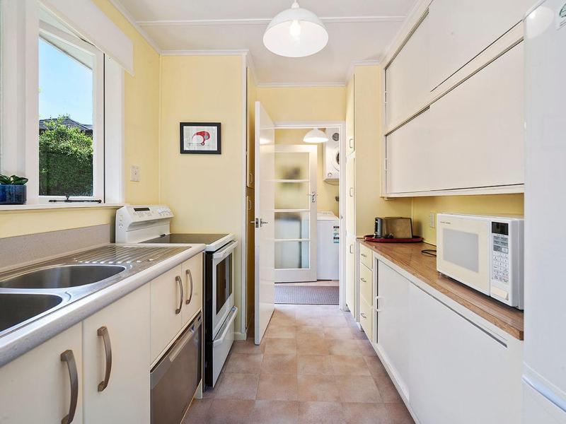 Te Kopua - Acacia Bay Holiday Home - image 3