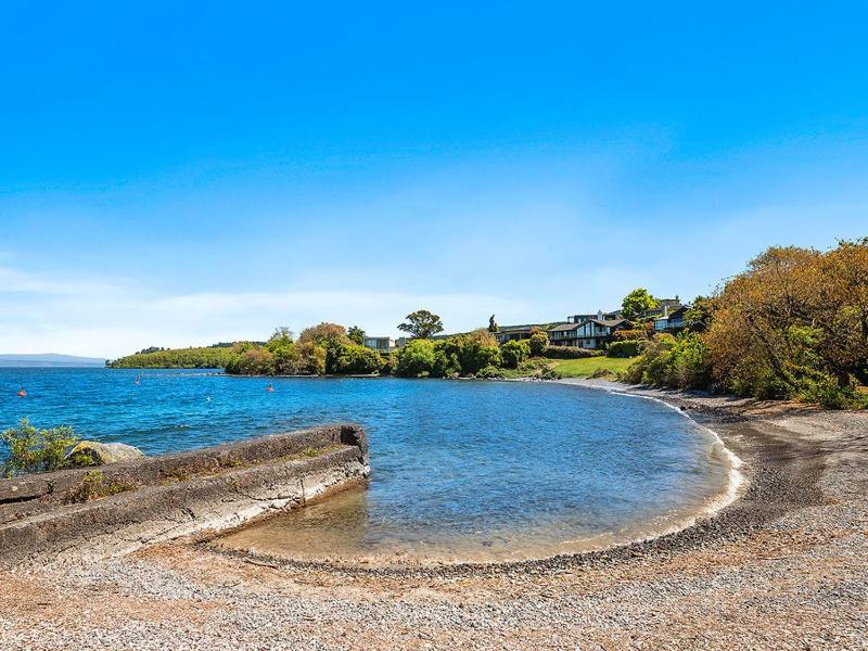 Te Kopua - Acacia Bay Holiday Home - image 15