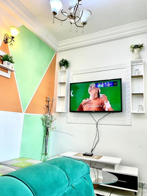 1 Bed Studio Sleeps 2 - Canal View Wifi Parking - image 5