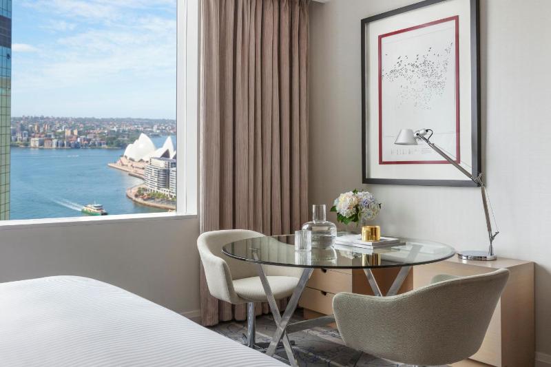Guest room, 1 King Bed with Opera House View image 3