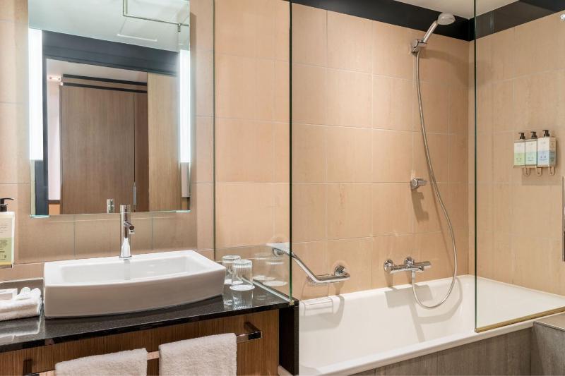 Deluxe King Room with Terrace image 2