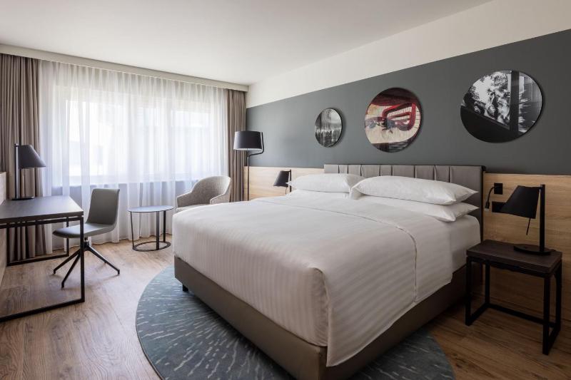 Superior King Room image 1