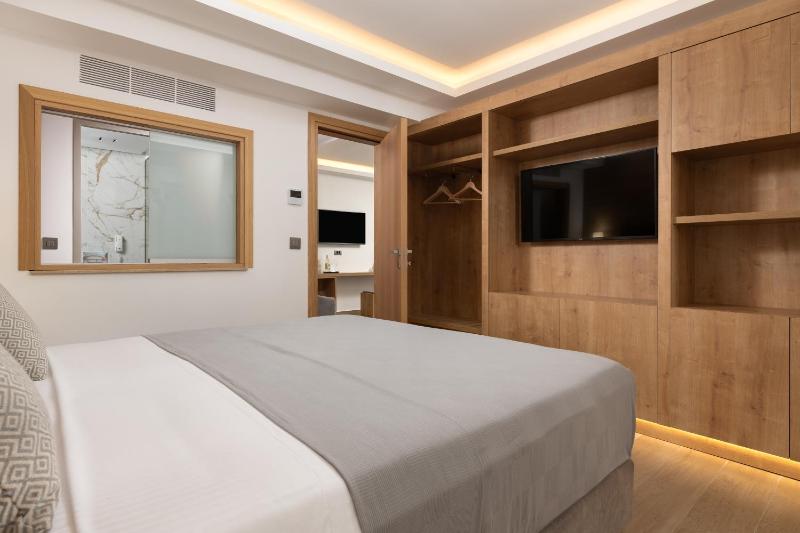 Junior Suite with Balcony image 2