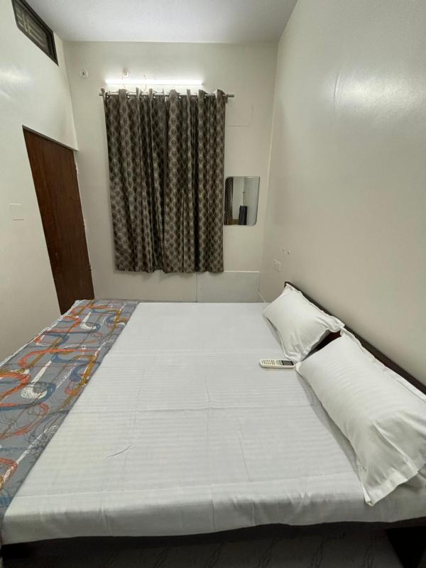 Pipewalas house I Near Kashi Vishwanath - image 6