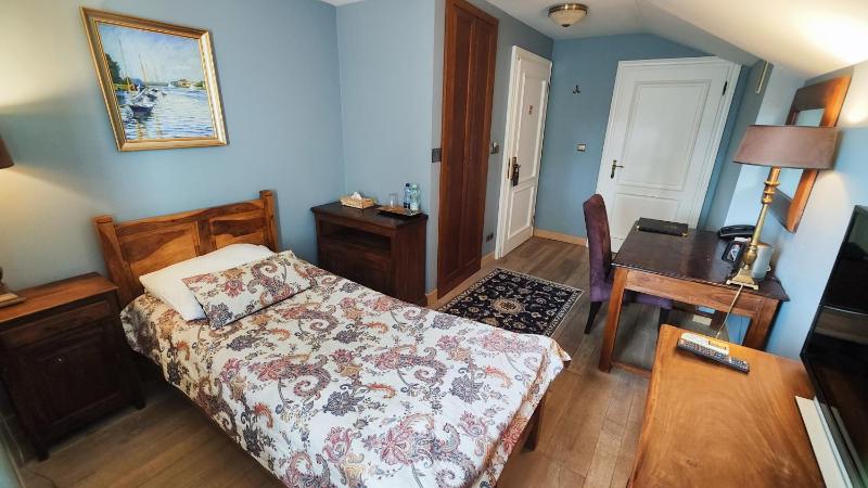 Single Room image 1