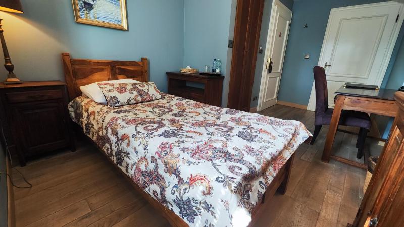 Single Room image 3