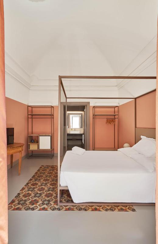 Standard Double Room image 4