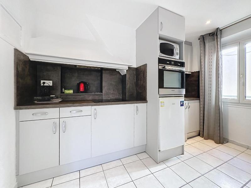 Central 1 bedroom Riouffe 206 2 mins from Palais - image 6