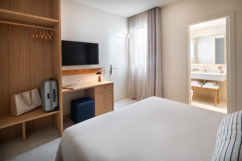 Standard Double Room image 1