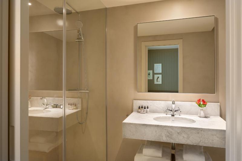 Double Room image 4