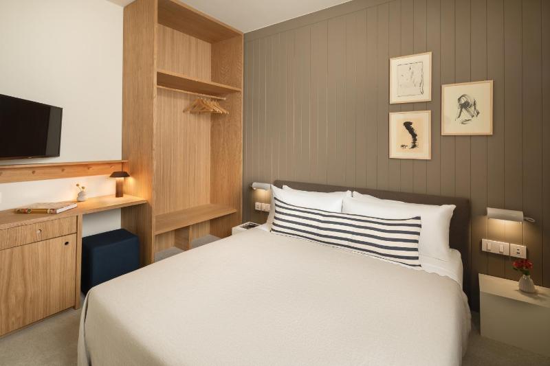 Double Room image 3