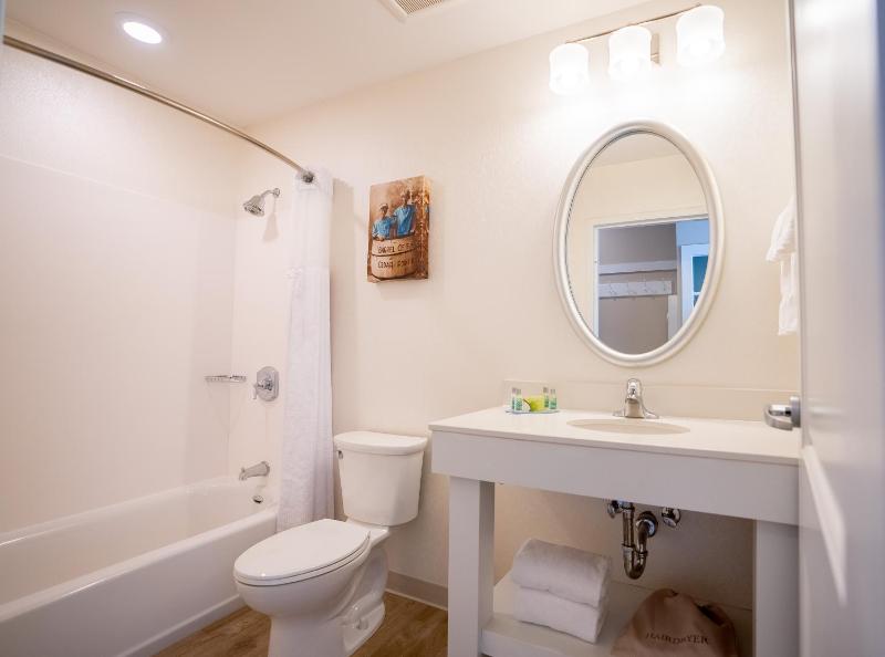 King Room image 3