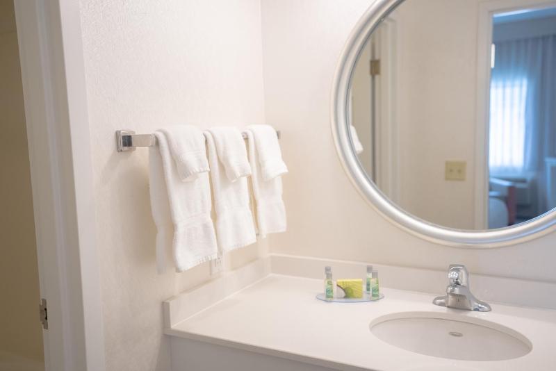 Suite with Lake View image 2