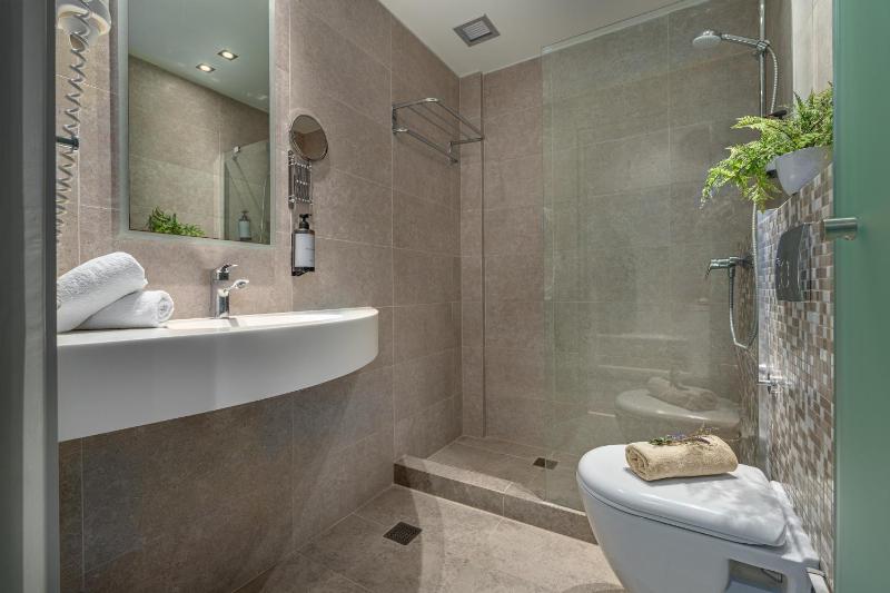 Deluxe Double Room Sea Front image 4