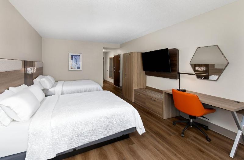 Queen Suite with Two Queen Beds image 4