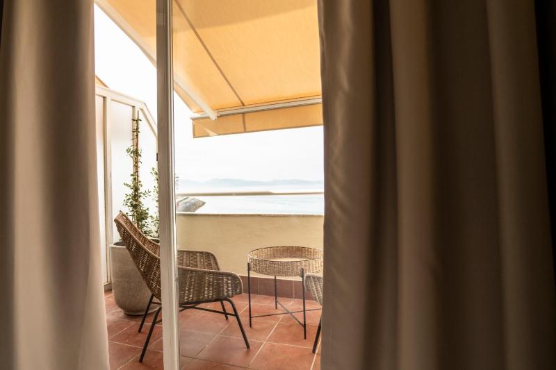 Superior Double or Twin Room with Sea View image 2