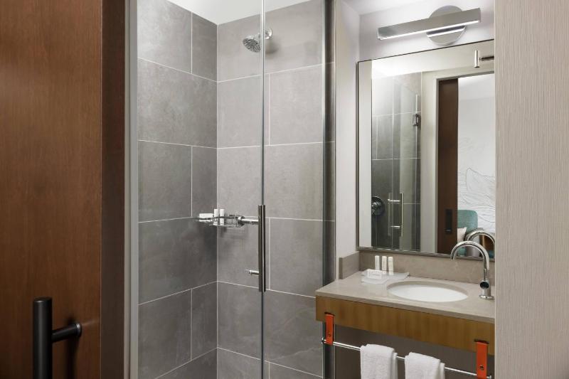 SpringHill Suites by Marriott New York Manhattan Chelsea - image 6