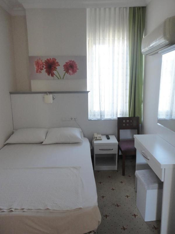 Economy Double Room image 4
