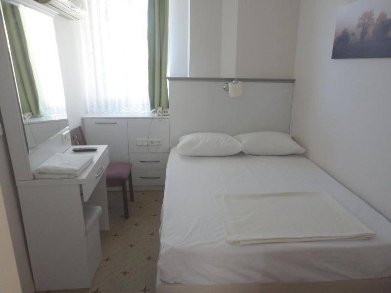 Economy Double Room image 2