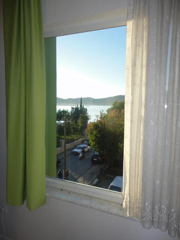Triple Room with Balcony with Partial Sea View image 2