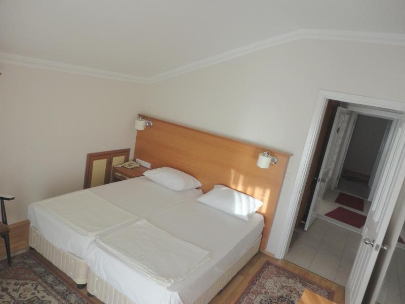 Apartment with Partial Sea View image 3