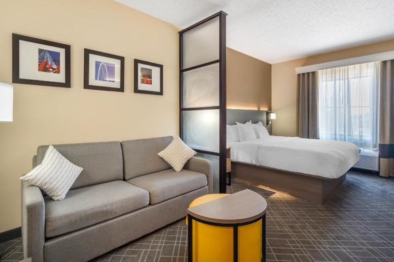 King Suite - Non-Smoking image 2