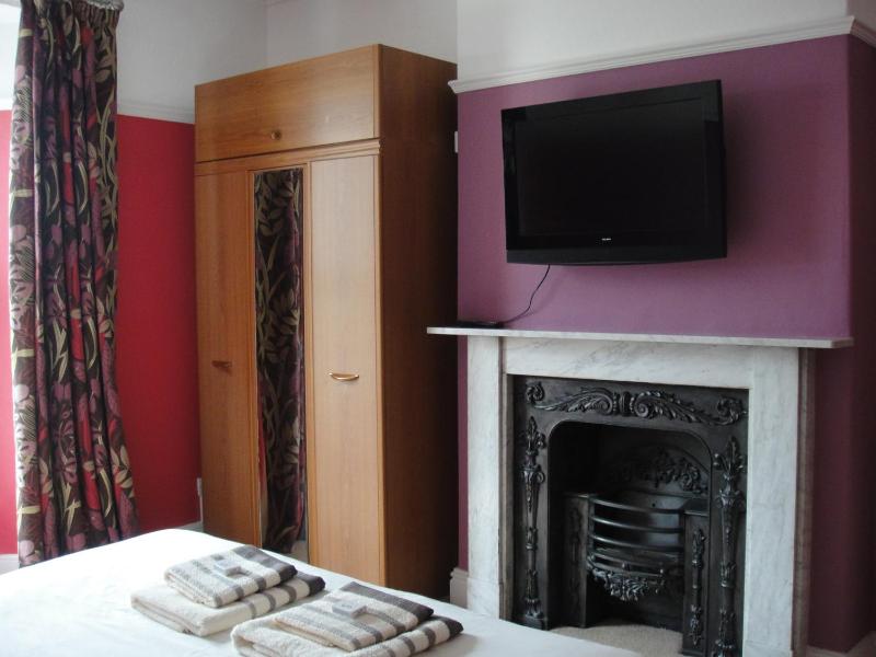 Triple Room with Garden View image 2