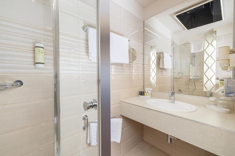 Standard Room image 2