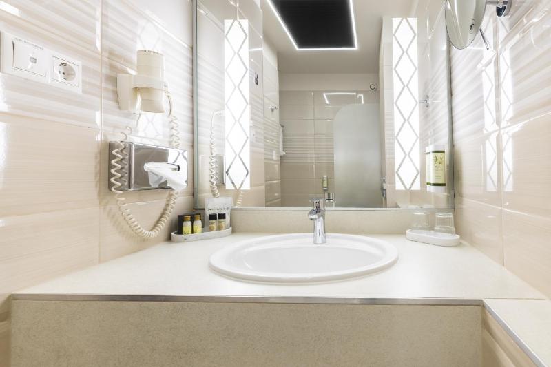 Standard Room image 4