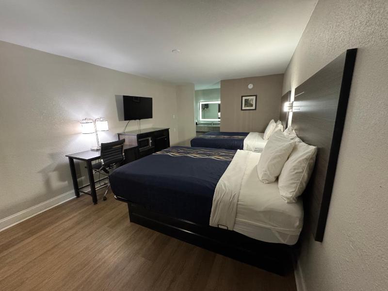 Queen Room with Two Queen Beds image 4