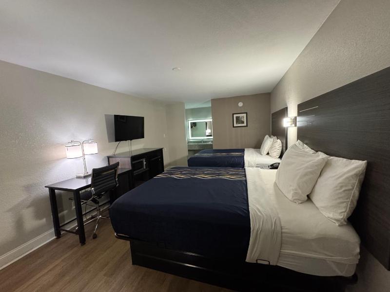 Queen Room with Two Queen Beds image 3