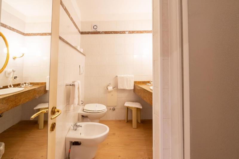 Economy Double or Twin Room image 2