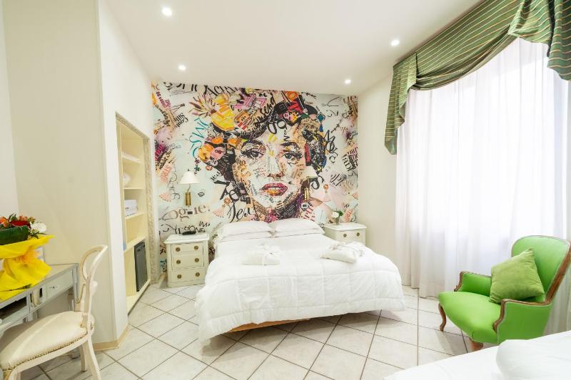 Double or Twin Room image 3