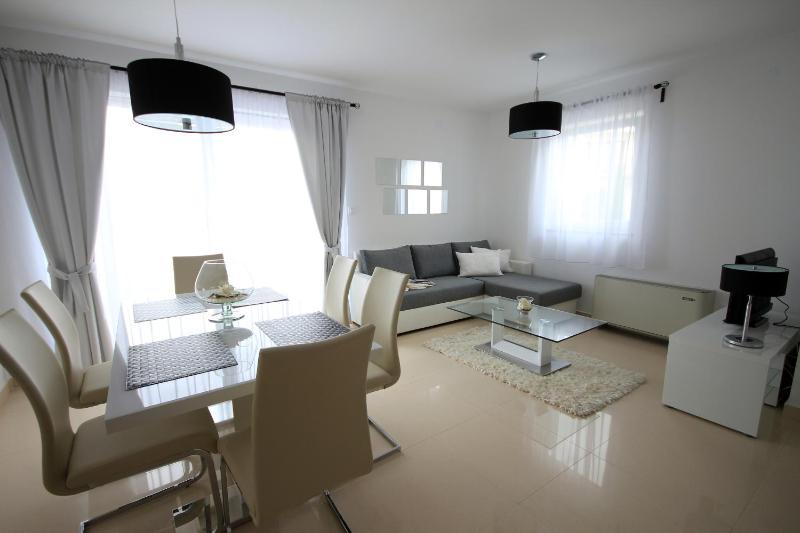 Apartments Villa Mantinela - image 2