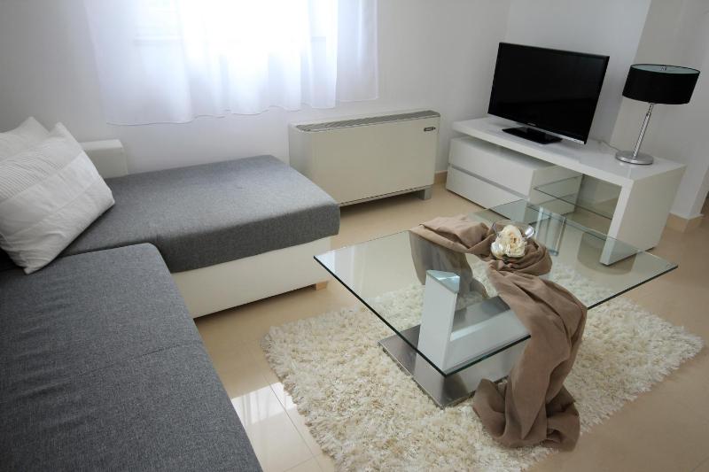 Apartments Villa Mantinela - image 11