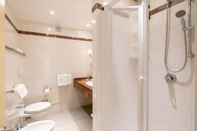 Economy Double or Twin Room image 4