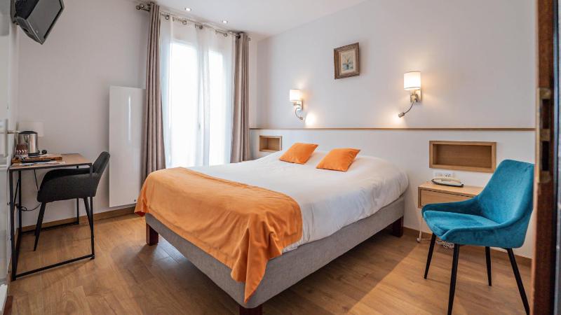 Double Room image 4