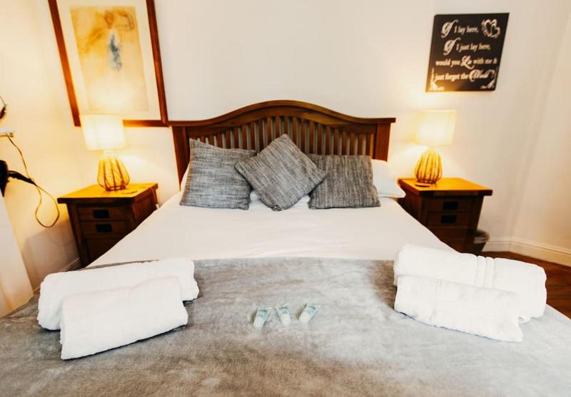 Friars Bush House Belfast - Stunning 4 Bedroom Detached House in Exclusive Queens Quarter Luxury Belfast City Centre Images