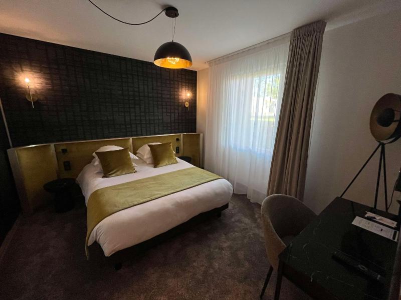 King Suite with Sofa Bed for Children - Non-Smoking image 1